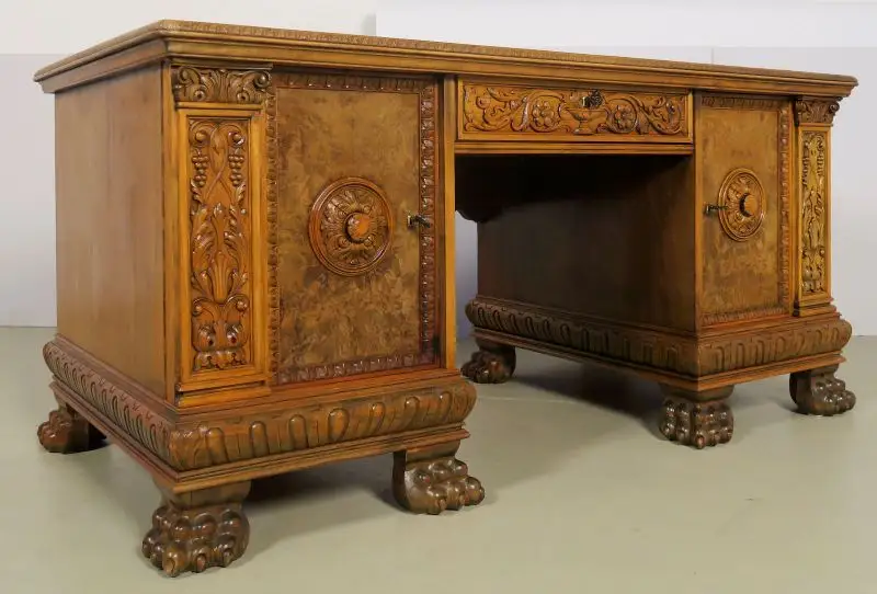Eleganter Neorenaissance Schreibtisch mit schönen Schnitzereien Antik Kolosseum 2