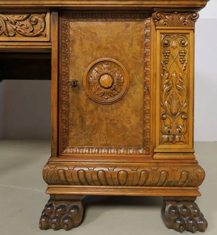 Eleganter Neorenaissance Schreibtisch mit schönen Schnitzereien Antik Kolosseum 8