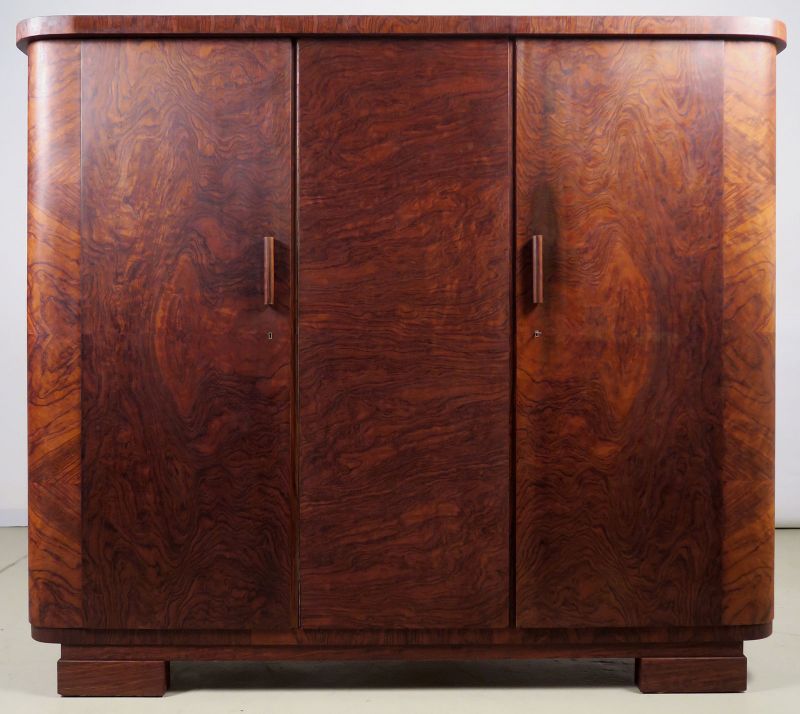 Vierteiliges Art Deco Schlafzimmer aus Nussbaum Antik Kolosseum Nr ... Vierteiliges Art Deco Schlafzimmer aus Nussbaum Antik Kolosseum Nr ...