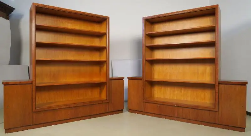 Zwei wunderschöne Bauhaus Bücherschränke aus Rüsterholz Antik Kolosseum 0