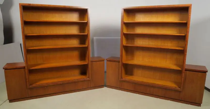 Zwei wunderschöne Bauhaus Bücherschränke aus Rüsterholz Antik Kolosseum 1