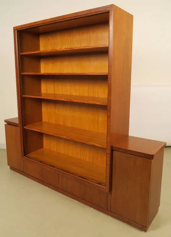 Zwei wunderschöne Bauhaus Bücherschränke aus Rüsterholz Antik Kolosseum 4