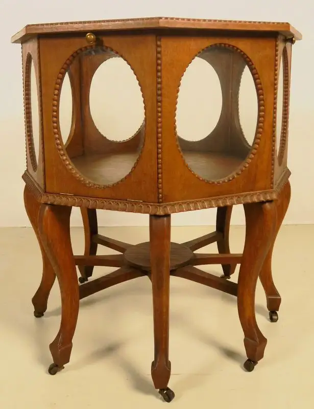 Schauvitrine / Beistelltisch aus Eiche gefertigt um 1910 Antik Kolosseum 0