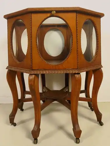 Schauvitrine / Beistelltisch aus Eiche gefertigt um 1910 Antik Kolosseum