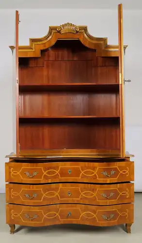 Heller Neobarock Stil Kabinettschrank aus Nussbaum Antik Kolosseum