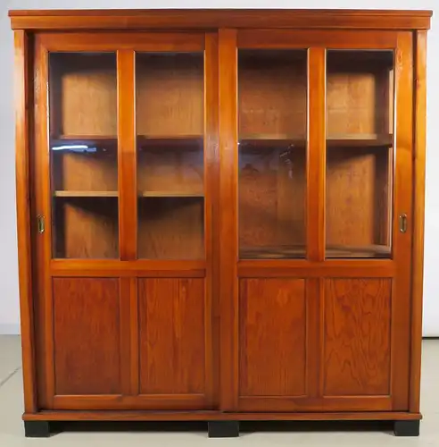 Bücherschrank / Vitrine mit zwei Glasschiebetüren um 1910 Antik Kolosseum