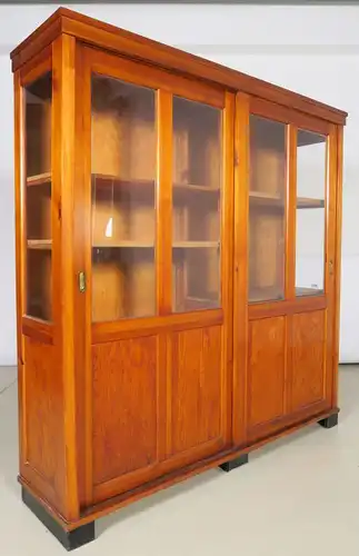 Bücherschrank / Vitrine mit zwei Glasschiebetüren um 1910 Antik Kolosseum