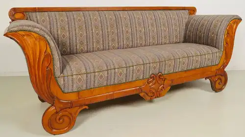 Sofa aus der Biedermeierepoche mit zeittypischen Schnitzwerk Antik Kolosseum