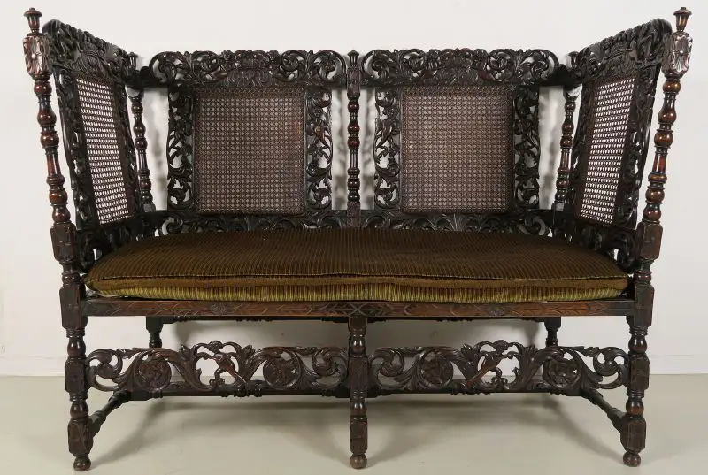 Sitzbank um 1870 mit aufwendigem Durchbruch Schnitzdekor Antik Kolosseum 0