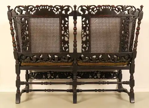 Sitzbank um 1870 mit aufwendigem Durchbruch Schnitzdekor Antik Kolosseum