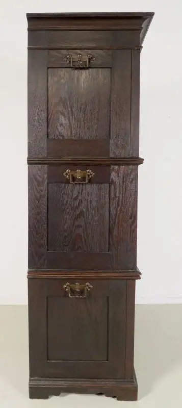 Musealer Eiche Brandschrank von 1901 mit schönem Schnitzwerk Antik Kolosseum 2