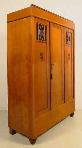 Berliner Jugendstil Kleiderschrank aus Nussbaum gefertigt um 1900Antik Kolosseum