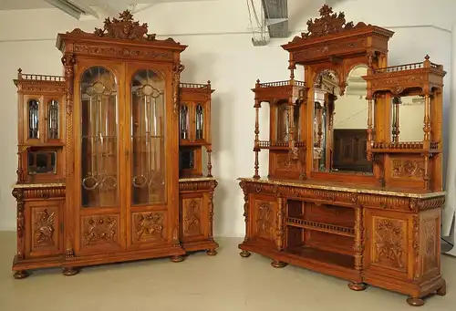 Unglaubliche repräsentative Gründerzeit Möbel-Vitrine und Buffet Antik Kolosseum