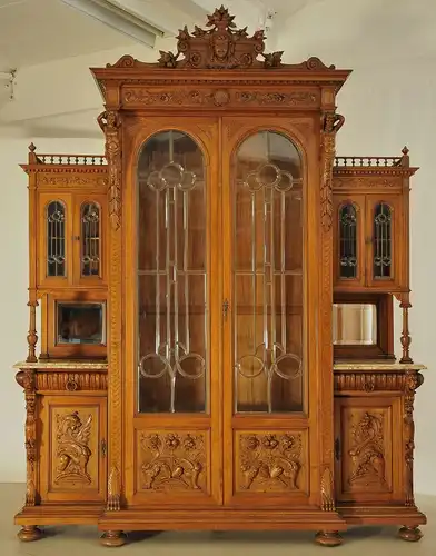 Unglaubliche repräsentative Gründerzeit Möbel-Vitrine und Buffet Antik Kolosseum