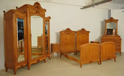 Elegantes sechsteiliges Jugendstil Schlafzimmer aus Ahorn Antik Kolosseum