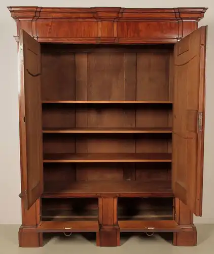 Aussergewöhnlicher Mahagoni Biedermeier Wäsche- Kleiderschrank Antik Kolosseum