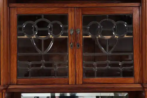 Zwei schöne Jugendstil Buffets mit wunderschönen Glasarbeiten Antik Kolosseum