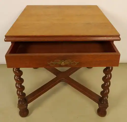 Kleiner Esstisch mit Schublade aus dem Danziger Barock Antik Kolosseum