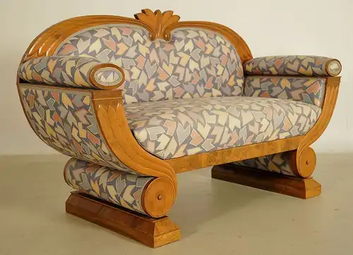 Wunderschönes Art Deco Sofa in Gondelform in Nussbaum Antik Kolosseum
