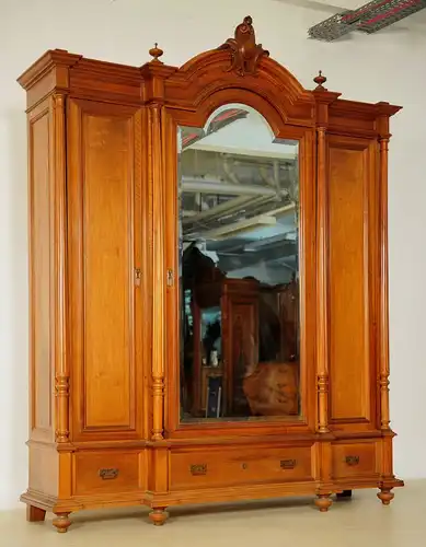 Schöner Gründerzeit Kleiderschrank mit facettierten Spiegel Antik Kolosseum
