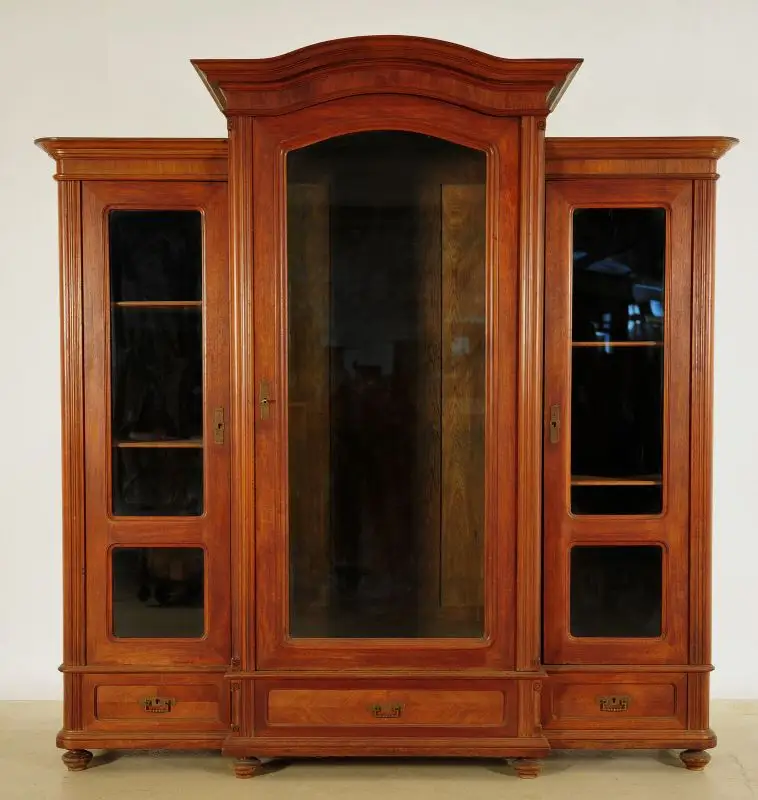 Schöner dreitüriger Jugendstil Kleiderschrank aus Nussbaum Antik Kolosseum 0