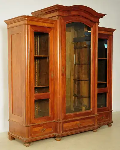 Schöner dreitüriger Jugendstil Kleiderschrank aus Nussbaum Antik Kolosseum