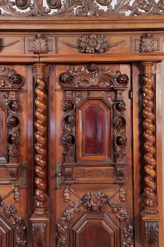 Original Barock Fassadenschrank um 1750 mit gedrehten Zopfsäulen Antik Kolosseum