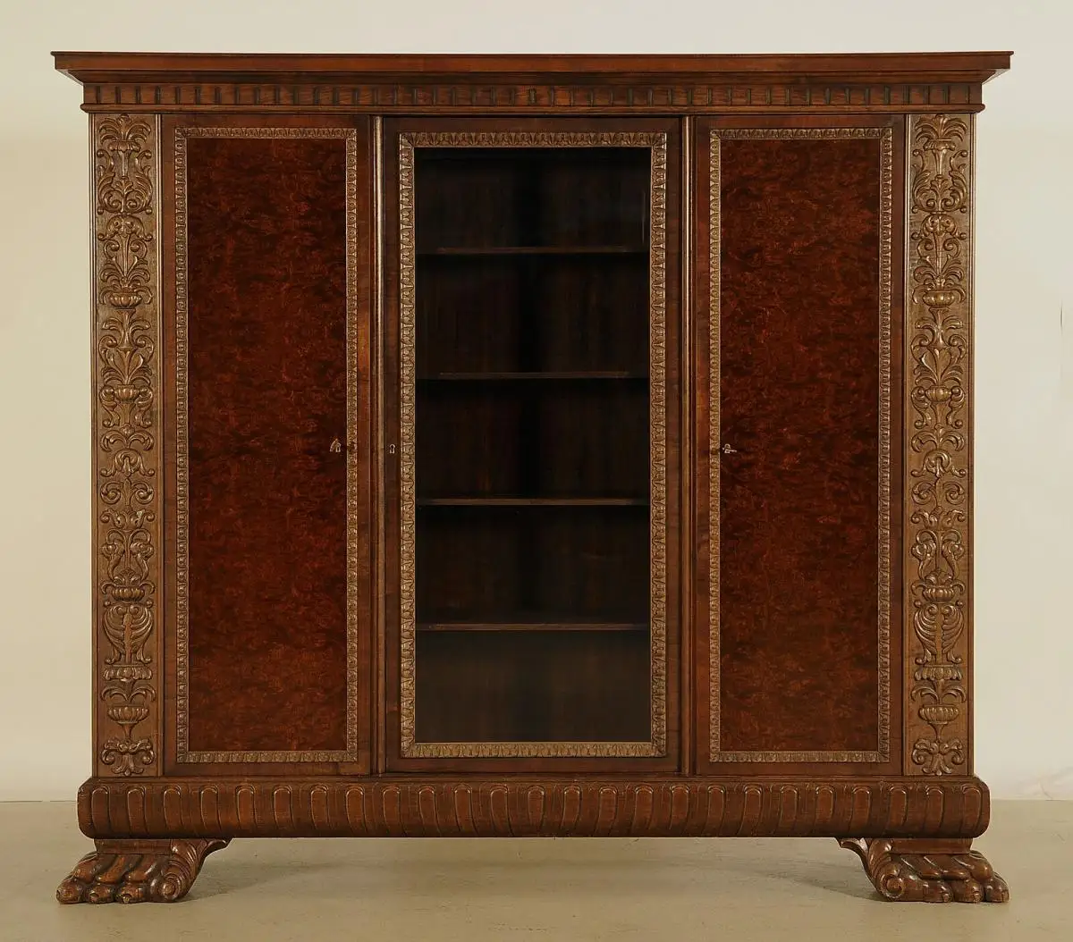 Dreitüriger Neorenaissance Bücherschrank mit Glasscheibe Antik Kolosseum 0