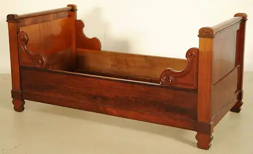 Zwei elegante Mahagoni Betten aus der Biedermeierzeit Antik Kolosseum