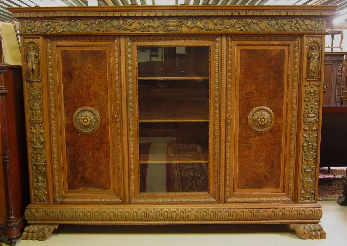 Bücherschrank der Neorenaissance mit figürlichen Darstellungen Antik Kolosseum 0