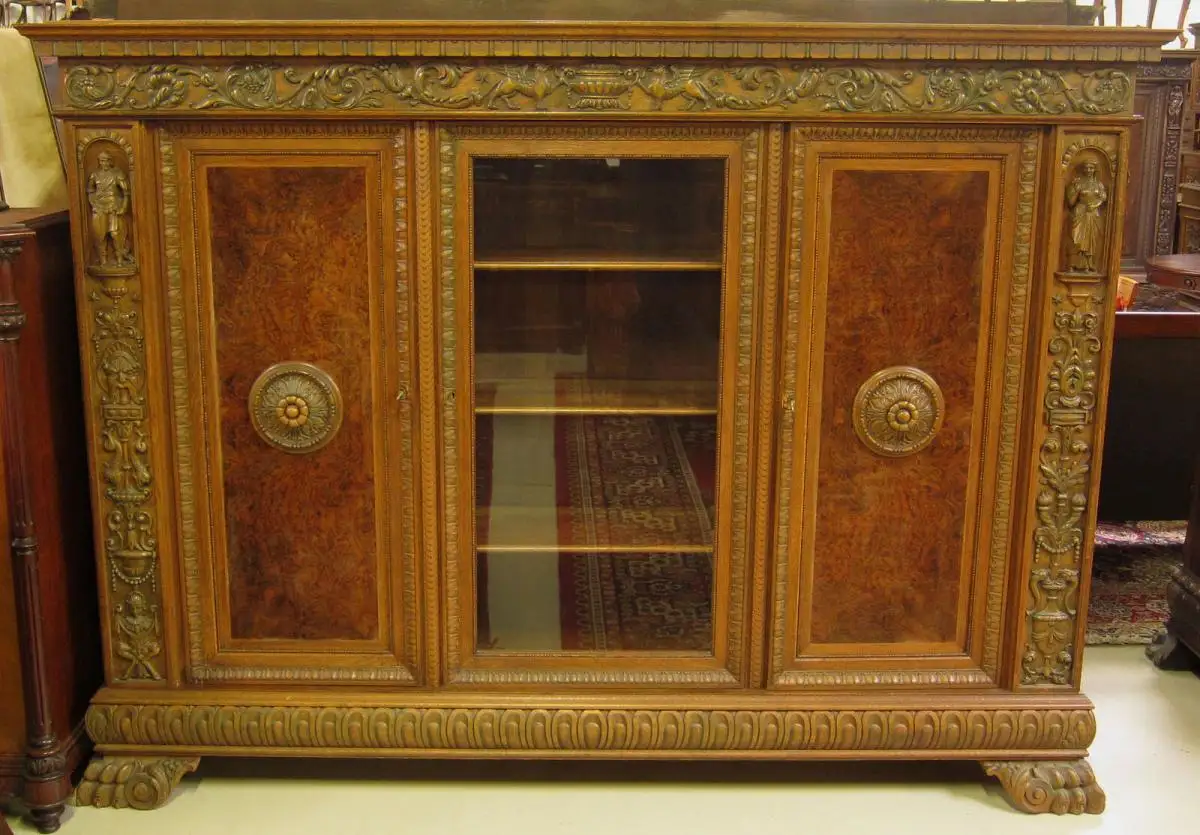Bücherschrank der Neorenaissance mit figürlichen Darstellungen Antik Kolosseum 1