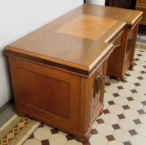 Restaurierter,freistehender Eiche Schreibtisch gefertigt um 1910 Antik Kolosseum