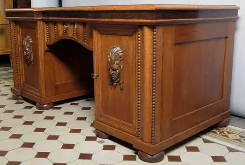 Restaurierter,freistehender Eiche Schreibtisch gefertigt um 1910 Antik Kolosseum