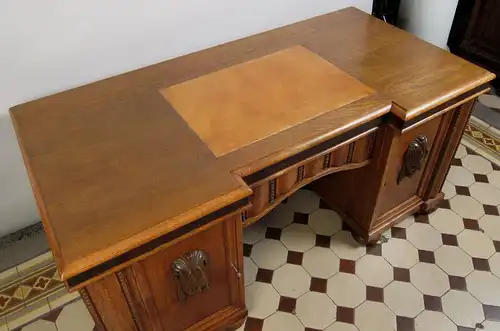 Restaurierter,freistehender Eiche Schreibtisch gefertigt um 1910 Antik Kolosseum