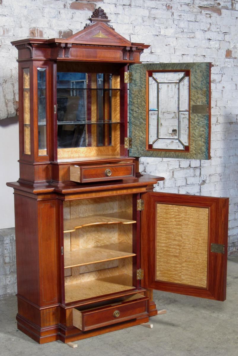 Eleganter Gründerzeit Kabinettschrank in unglaublicher Qualität Antik