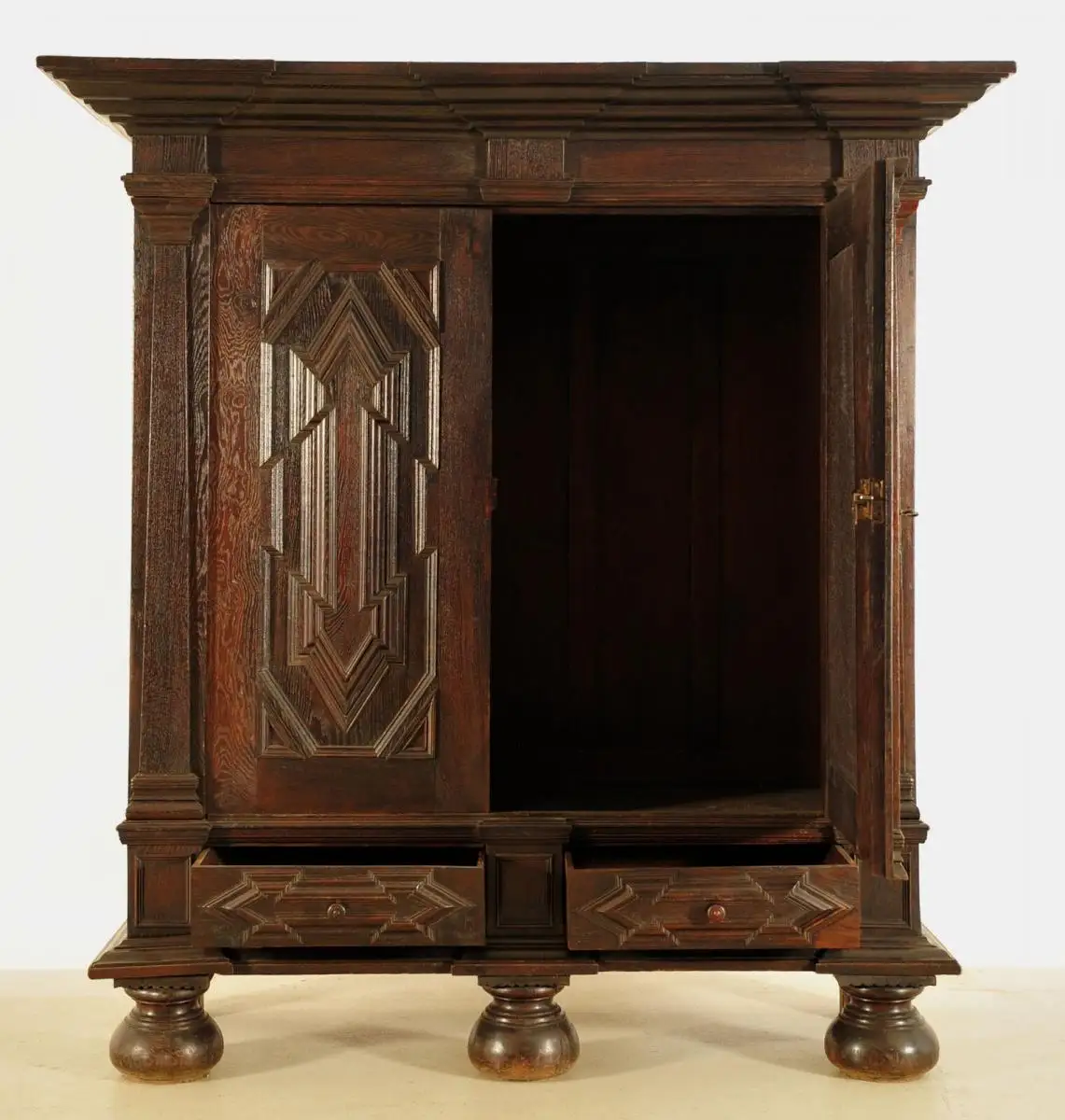 Originaler westfälischer Barockschrank gefertigt um 1730 Antik Kolosseum 1
