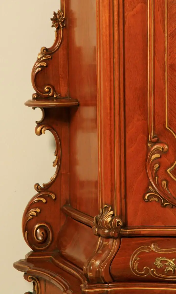Restaurierter feinstens geschnitzter Kabinettschrank aus NussbaumAntik Kolosseum 5