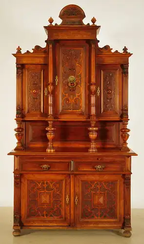 Monumentales Nussbaum Gründerzeit Buffet mit Muschelkrone Antik Kolosseum