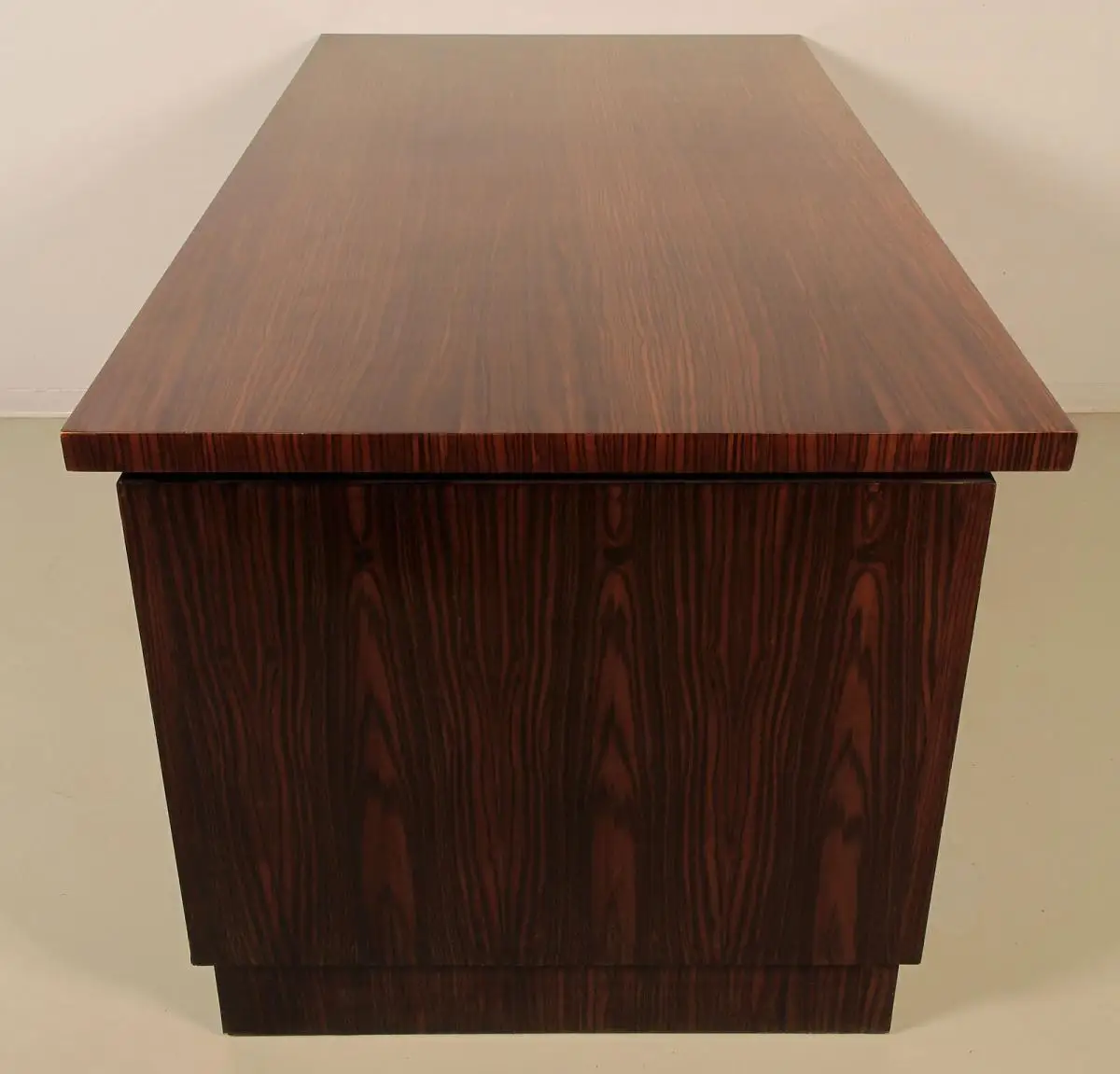 Schöner Freisteher Bauhaus Schreibtisch aus Makassar Antik Kolosseum 4