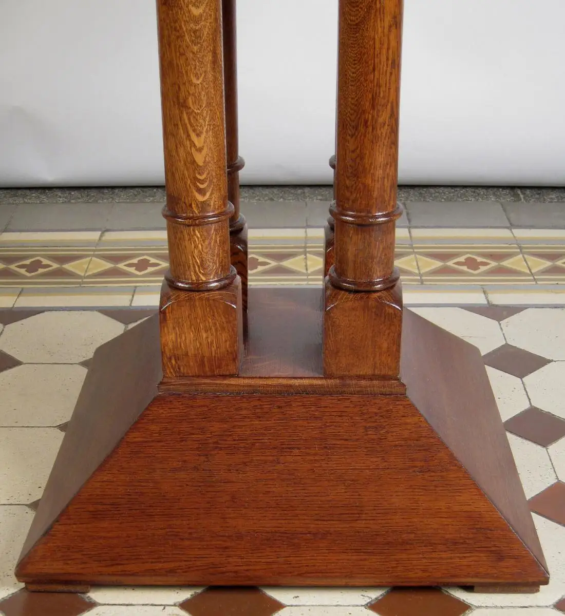 Restaurierter Berliner Jugendstil Eiche Sofatisch / Spieltisch Antik Kolosseum 4