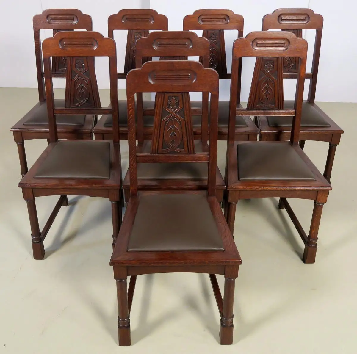 Zehn seltene restaurierte Gründerzeit Stühle mit Lederbezug Antik Kolosseum 1