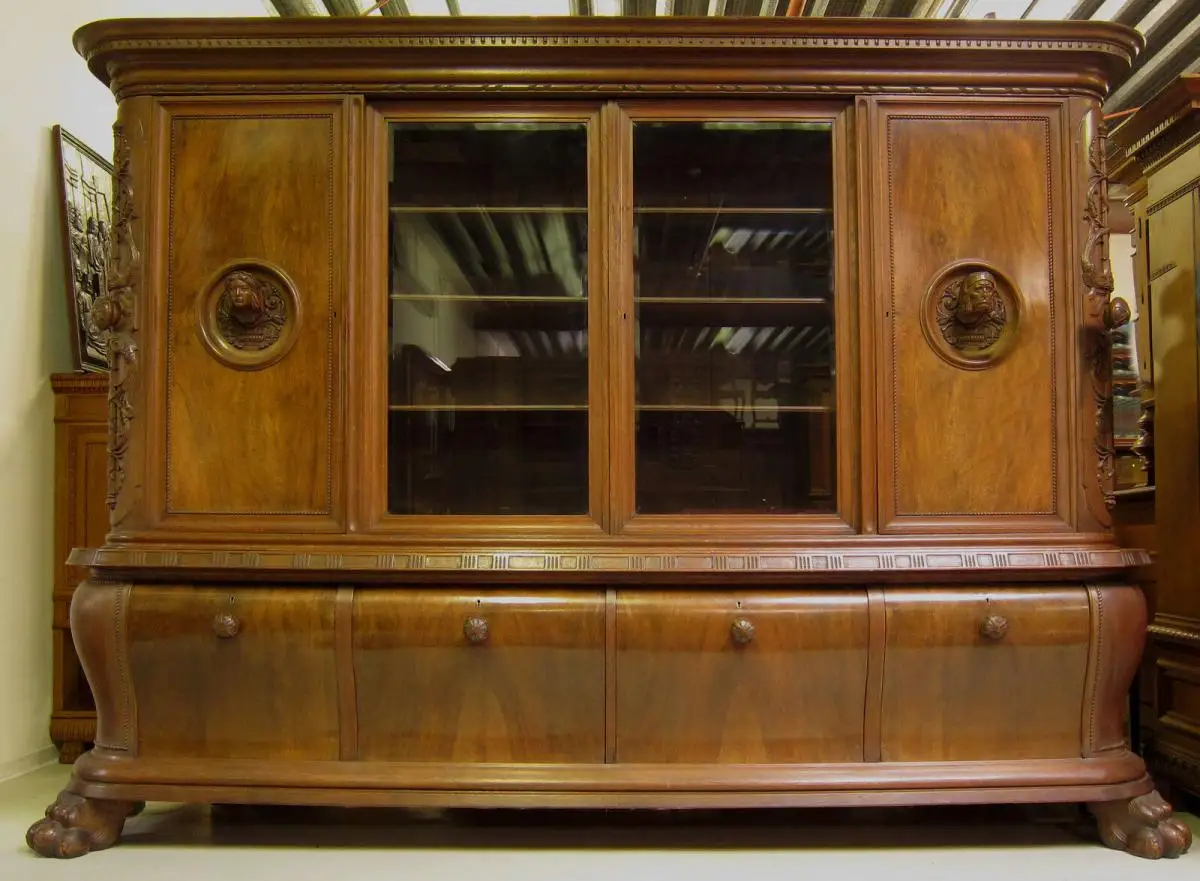 Riesiger Neoreanaissance Bücherschrank aus Nussbaum um 1920 Antik Kolosseum 0