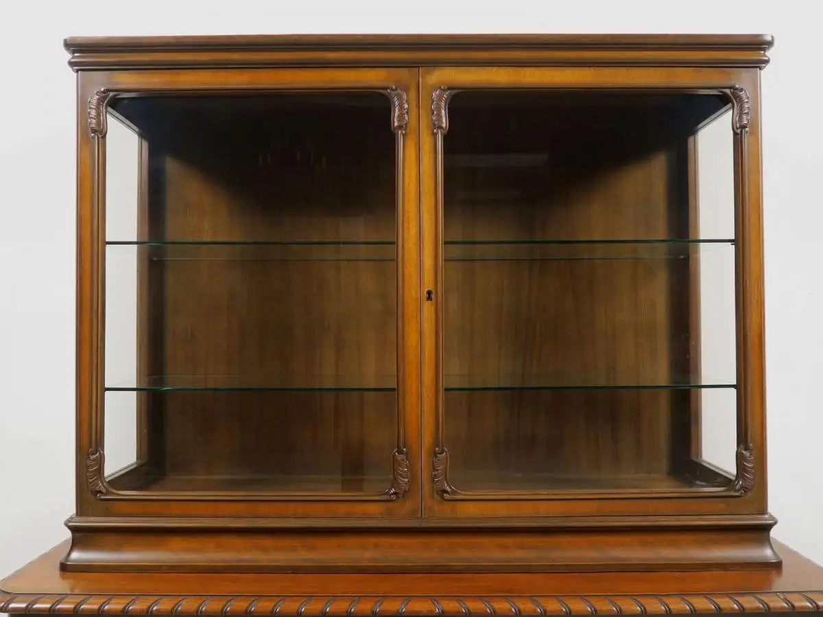 Chippendale Vitrine mit geschwungenen Beinen gefertigt um 1930 Antik Kolosseum 5