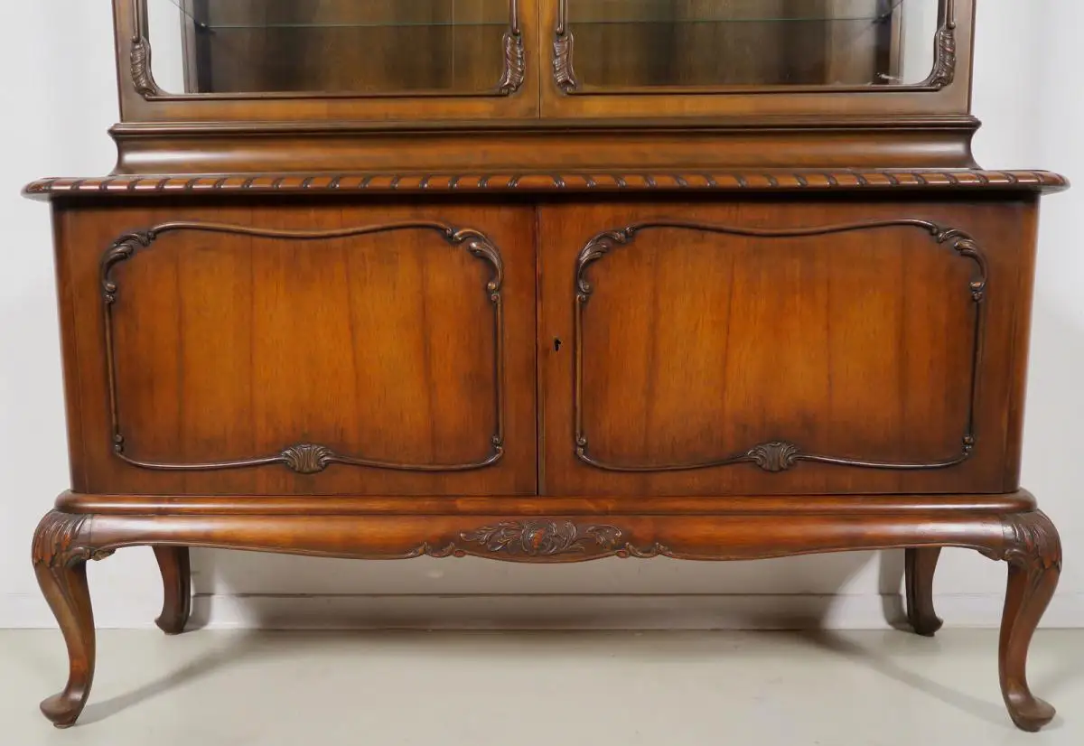 Chippendale Vitrine mit geschwungenen Beinen gefertigt um 1930 Antik Kolosseum 6