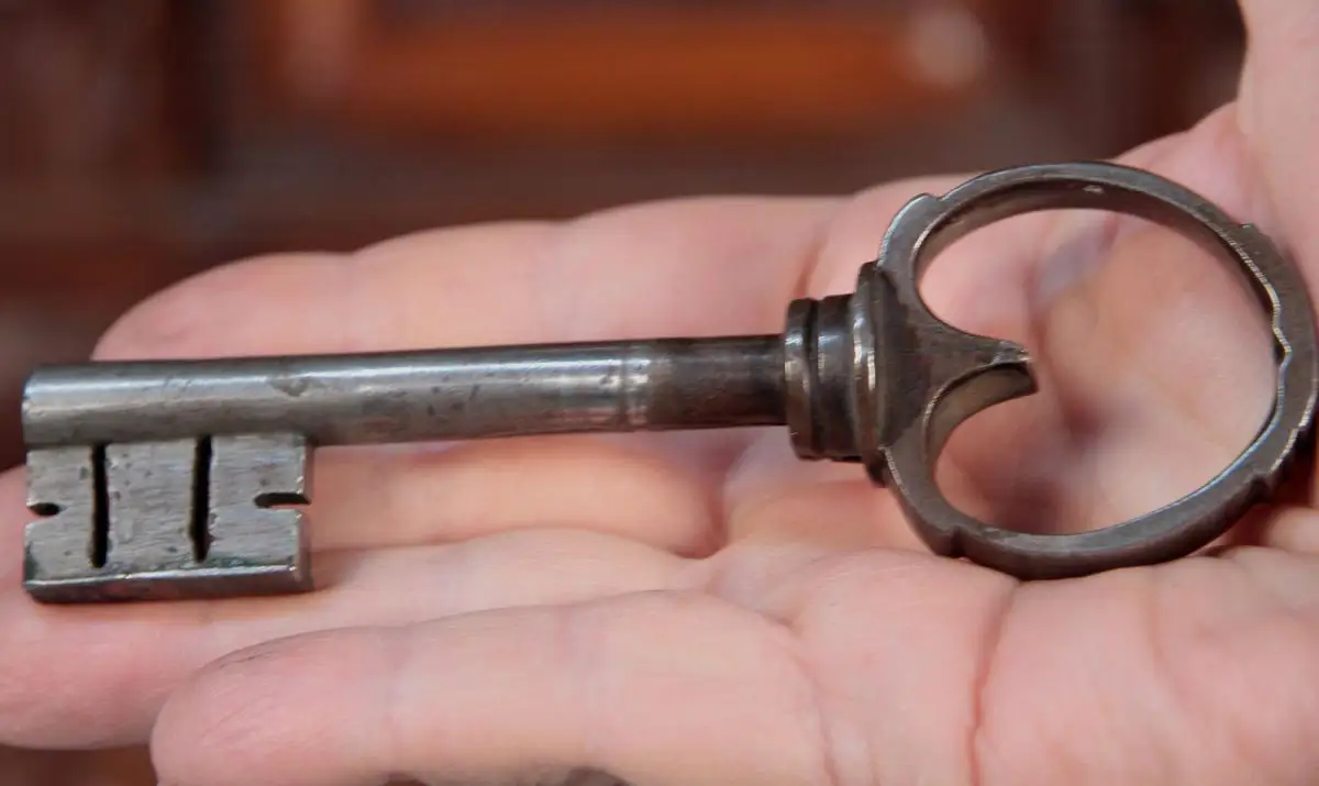 Original Barock Fassadenschrank um 1750 mit gedrehten Zopfsäulen Antik Kolosseum 11