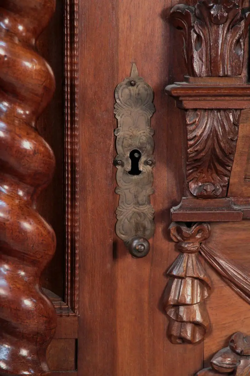 Original Barock Fassadenschrank um 1750 mit gedrehten Zopfsäulen Antik Kolosseum 6