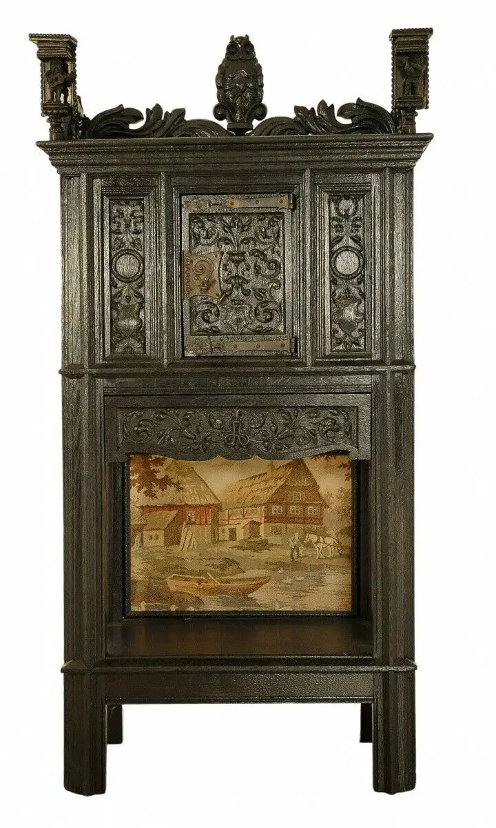 Neogotischer Kabinettschrank aus Eiche mit schönen Schnitzereien Antik Kolosseum 0