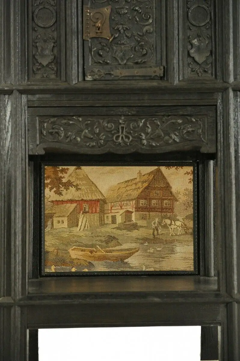 Neogotischer Kabinettschrank aus Eiche mit schönen Schnitzereien Antik Kolosseum 2