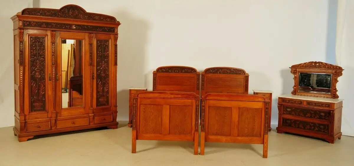 Sechsteiliges Jugendstil Schlafzimmer mit Schnitzereien Antik Kolosseum 0