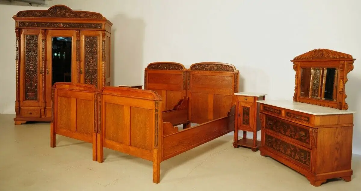 Sechsteiliges Jugendstil Schlafzimmer mit Schnitzereien Antik Kolosseum 1